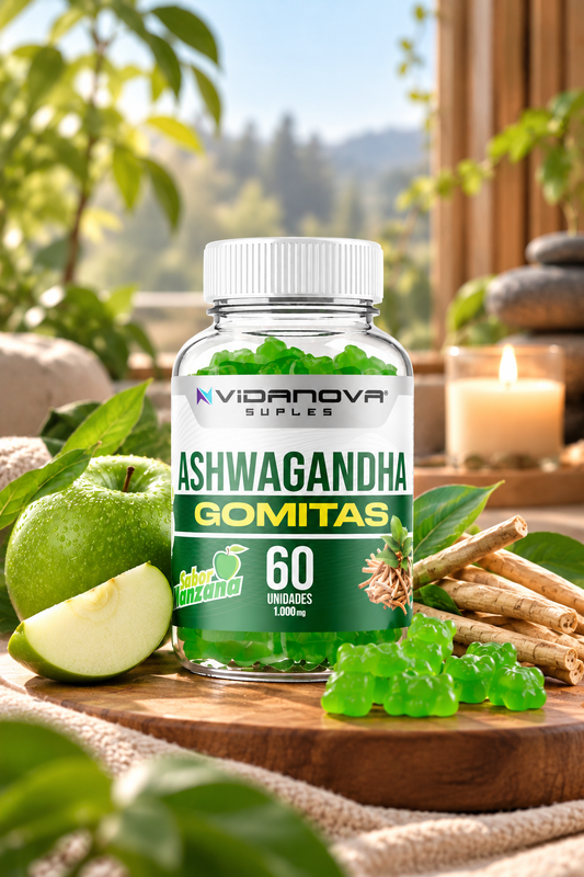 Frasco de Ashwagandha Relax junto a manzana verde y gomitas, ambiente cálido de descanso